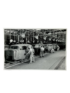 Photo: Chevrolet Assembly Line, Buffing Photo Main